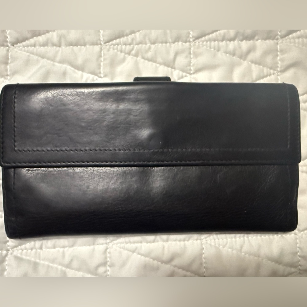 Black Vintage Gucci Leather Wallet- Gold Emblem - Picture 9 of 13